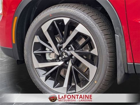 New 2025 Mitsubishi Outlander SE image 32