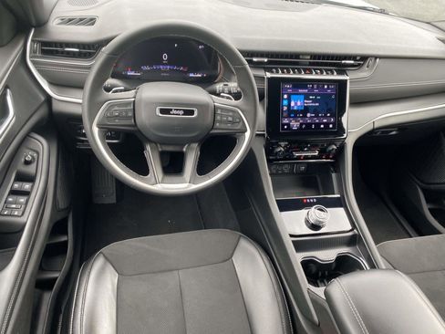 Certified 2024 Jeep Grand Cherokee Altitude image 18