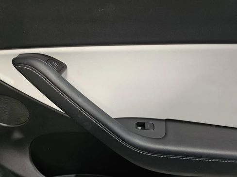 Used 2021 Tesla Model Y Long Range AWD/4WD image 8