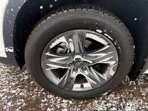 Used 2017 Toyota Highlander Limited Platinum image 11