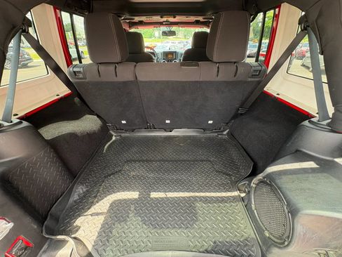 Used 2014 Jeep Wrangler Unlimited Sahara w/ Dual Top Group AWD/4WD image 30