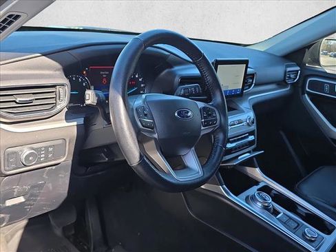 Used 2022 Ford Explorer XLT w/ Equipment Group 202A image 11