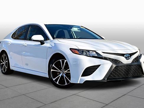 Used 2020 Toyota Camry SE image 2
