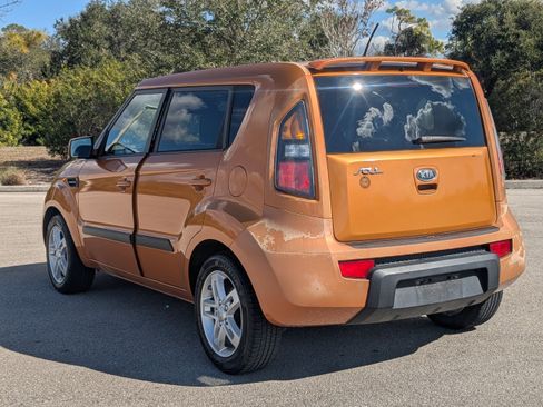 Used 2011 Kia Soul + w/ Audio Pkg image 7