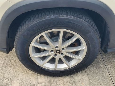 Used 2024 Mercedes-Benz GLE 450 4MATIC image 4