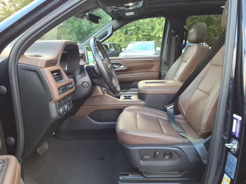 Used 2022 Chevrolet Suburban High Country w/ Premium Package AWD/4WD image 12