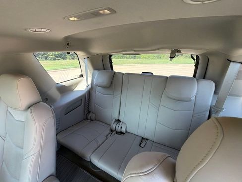 Used 2020 Cadillac Escalade Luxury AWD/4WD image 25