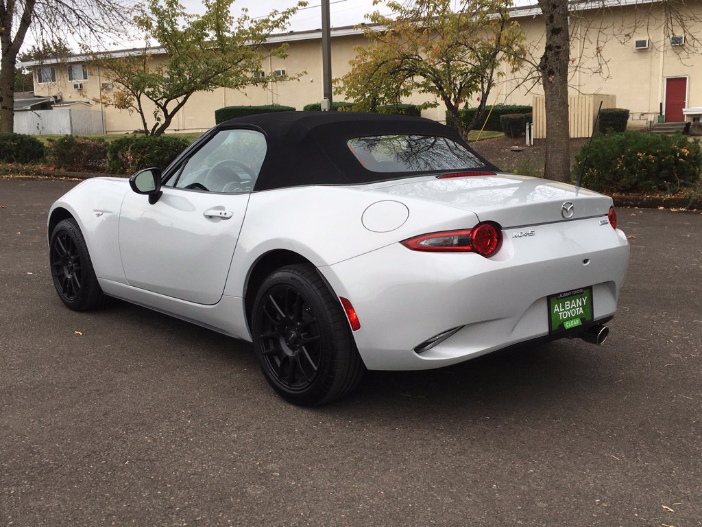 Used 2019 MAZDA MX-5 Miata Sport RWD image 4