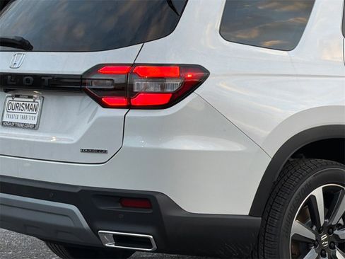 New 2025 Honda Pilot Touring image 6