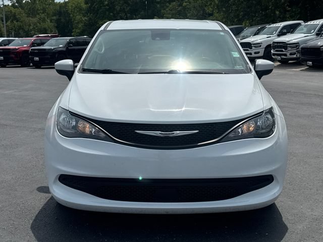 Used 2023 Chrysler Voyager LX FWD image 11
