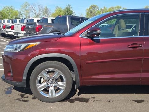 Used 2018 Toyota Highlander Limited image 17