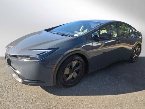 Used 2024 Toyota Prius LE image 7