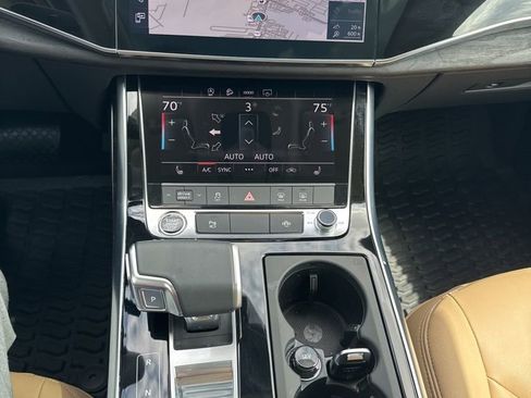 Used 2025 Audi Q8 Premium w/ Convenience Package image 11