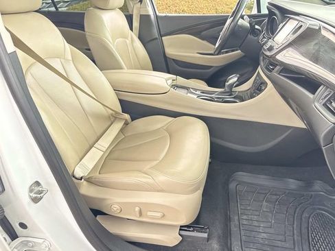 Used 2020 Buick Envision Essence FWD image 10