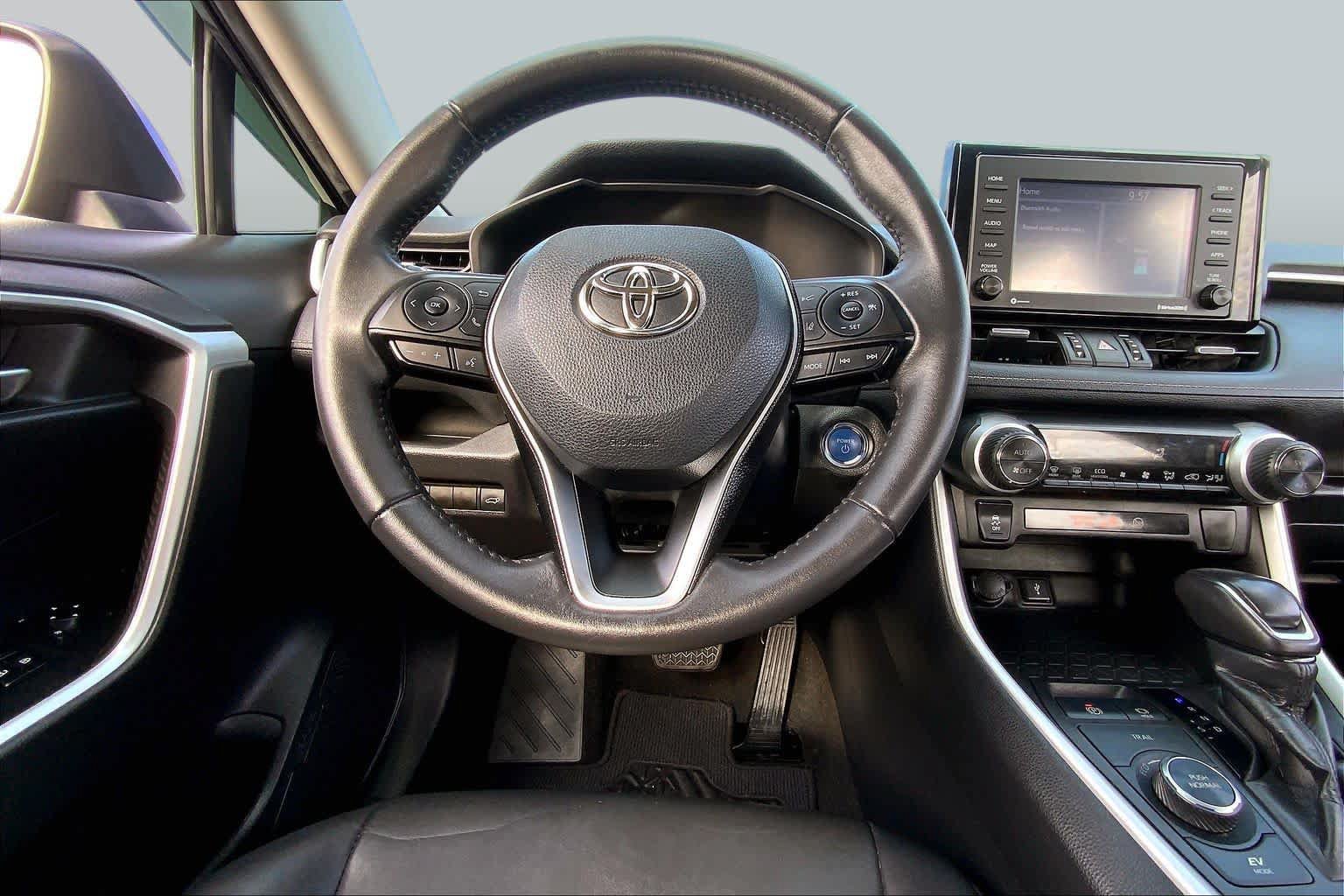 Used 2021 Toyota RAV4 XLE Premium AWD/4WD image 6