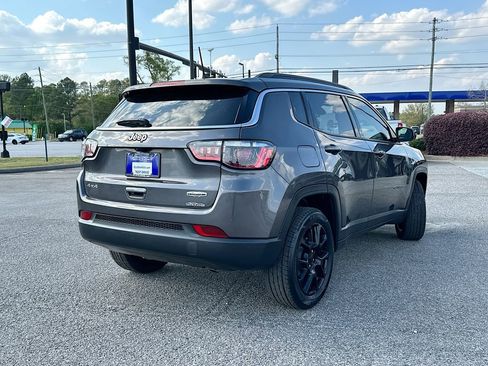 Used 2022 Jeep Compass Latitude image 7