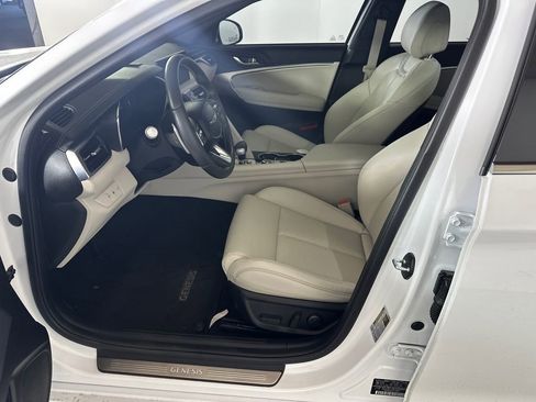 Used 2025 Genesis G70 2.5T RWD image 3