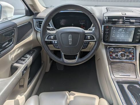 Used 2019 Lincoln Continental Premiere FWD image 16