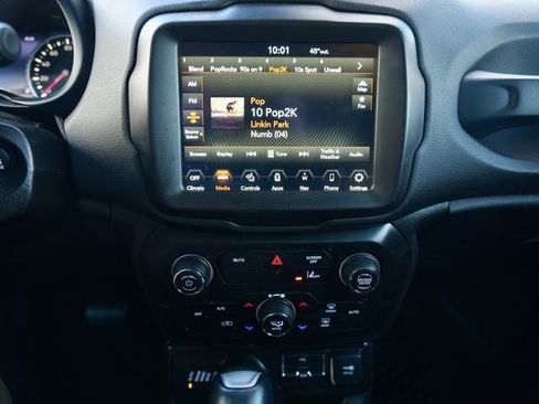 Used 2022 Jeep Renegade Trailhawk image 19