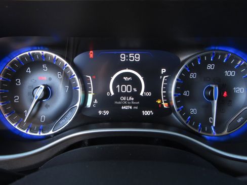 Used 2022 Chrysler Pacifica Touring-L image 27