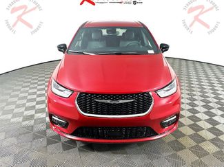 New 2025 Chrysler Pacifica Select w/ Uconnect Theater Family Group video 2