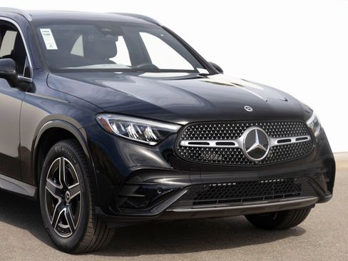 Used 2026 Mercedes-Benz GLC 300 image 3