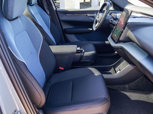 New 2026 Volvo EX30 Plus w/ Protection Package image 17