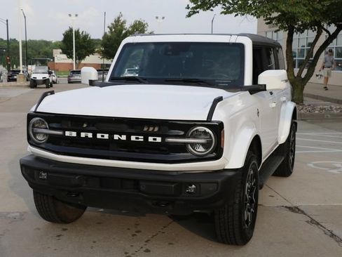 Used 2024 Ford Bronco Outer Banks AWD/4WD image 3
