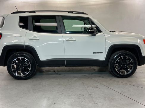 Used 2023 Jeep Renegade Latitude AWD/4WD image 6
