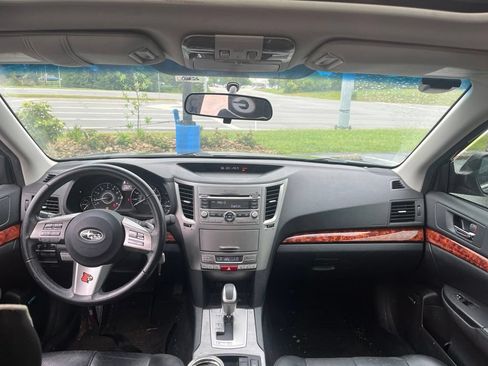 Used 2010 Subaru Legacy 2.5i Limited AWD/4WD image 5