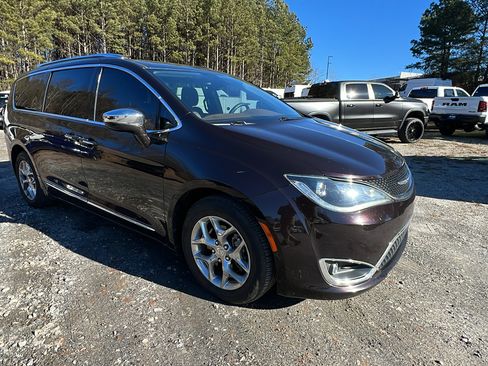 Used 2017 Chrysler Pacifica Limited w/ UConnect Theater Package image 5