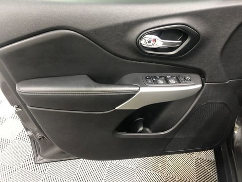 Used 2022 Jeep Cherokee Latitude image 12