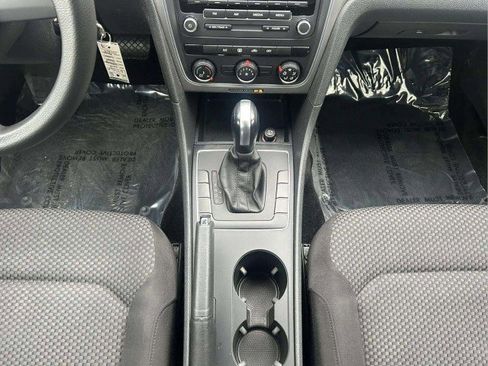 Used 2015 Volkswagen Passat 1.8T S image 15