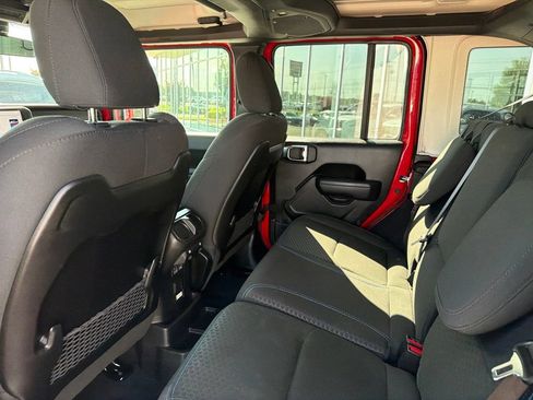 Used 2025 Jeep Wrangler Unlimited Rubicon 4xe w/ Convenience Group AWD/4WD image 27