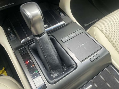 Used 2023 Lexus GX 460 Premium w/ Accessory Package AWD/4WD image 28
