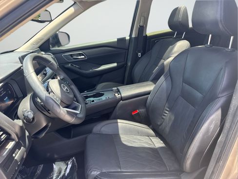 Certified 2024 Nissan Rogue Platinum FWD image 32