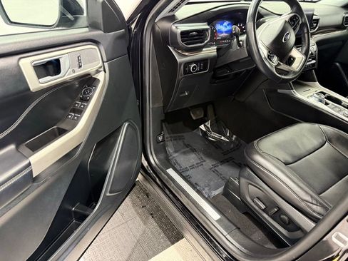 Used 2023 Ford Explorer Limited image 33