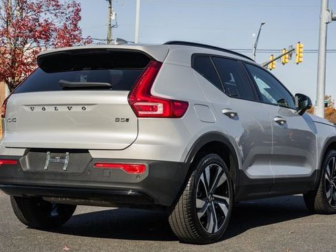 Certified 2025 Volvo XC40 B5 Plus image 4