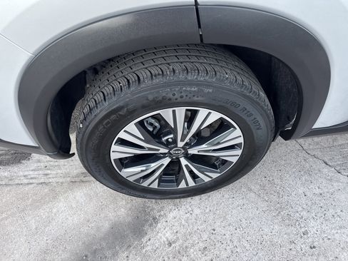 Used 2023 Nissan Rogue SV image 9