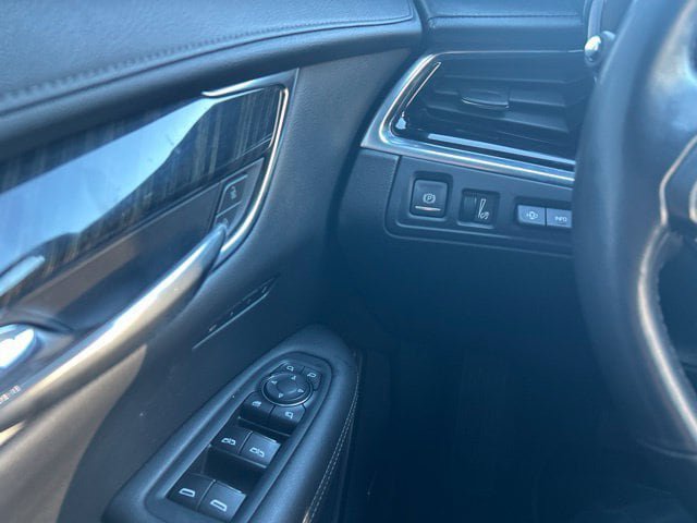 Used 2022 Cadillac XT6 Premium Luxury w/ Technology Package FWD image 13