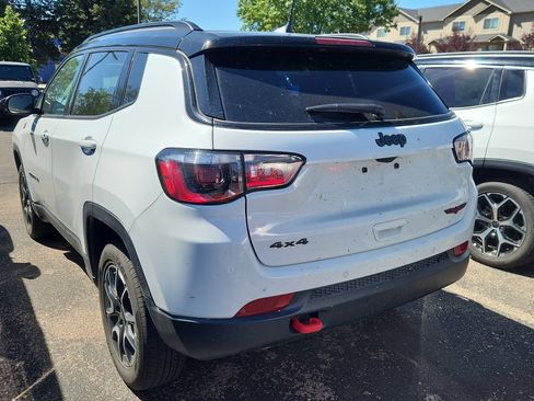 Used 2025 Jeep Compass Trailhawk AWD/4WD image 4