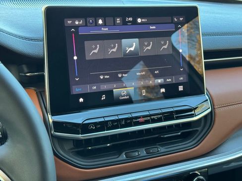 Used 2023 Jeep Compass Limited image 31