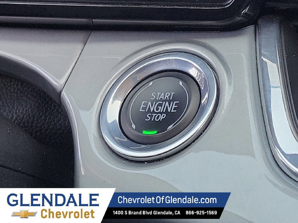 Used 2025 Chevrolet Trax LT FWD image 25