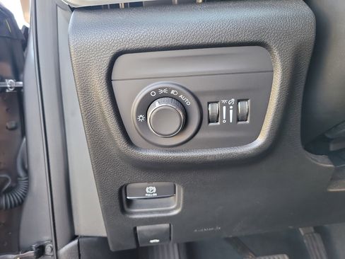 Used 2025 Jeep Grand Cherokee Laredo w/ MOPAR Finishing Package image 30