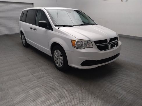 Used 2019 Dodge Grand Caravan SE FWD image 13