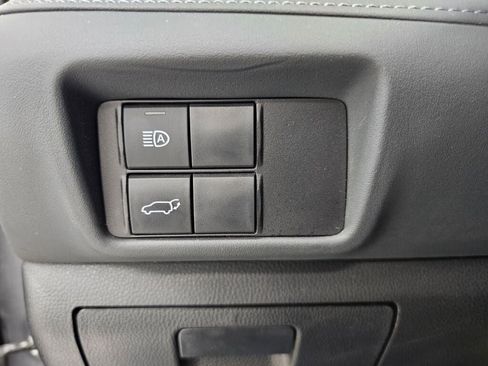 Used 2024 Toyota Highlander XLE AWD/4WD image 27