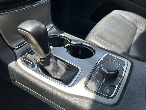 Certified 2022 Jeep Grand Cherokee Limited image 32