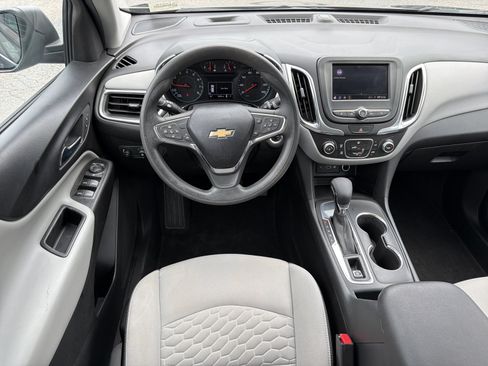 Used 2020 Chevrolet Equinox LS FWD image 11