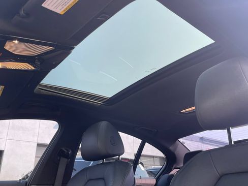Used 2018 BMW 530i xDrive AWD/4WD image 35