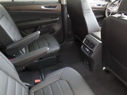 New 2025 Volkswagen Atlas SEL image 27